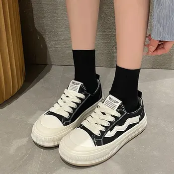 2023 Новые модные высокие кроссовки с низким берцем на шнуровке в корейском стиле, популярные белые туфли на круглом каблуке, женская вулканизированная обувь
