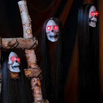 2023 Подвесное украшение в виде черепа на Хэллоуин, Призрачный Череп с длинными волосами, светящиеся глаза, Реквизит ужасов для домашнего украшения на Хэллоуин