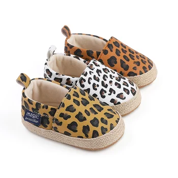 Обувь для маленьких девочек и мальчиков из искусственной кожи с леопардовым принтом, повседневная обувь на мягкой подошве для малышей, весна-осень, первые ходунки 0-18 м